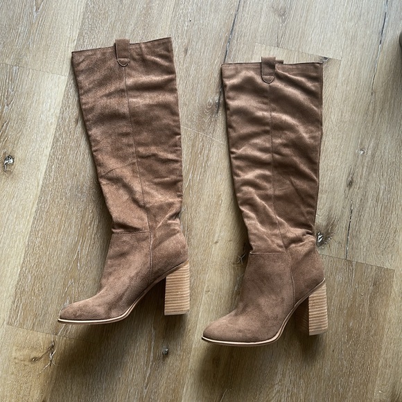 Mi.iM Suede Tan Knee-High Boots. Size 9. - Picture 3 of 3